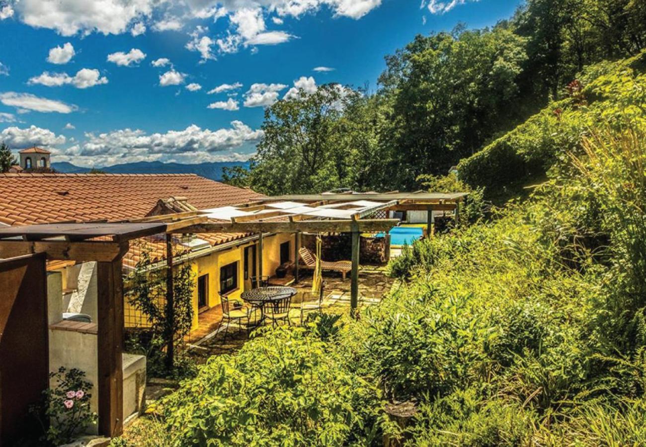 Отель Toncevi Eco Estate Branik Экстерьер фото